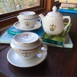 Vintage Bonomelli Teapot & 2 Teacups saucers and lids
